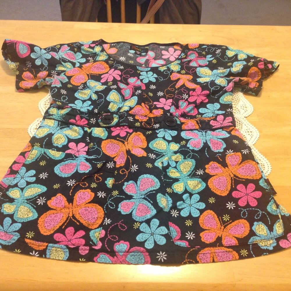 Peaches Scrub Top, size small